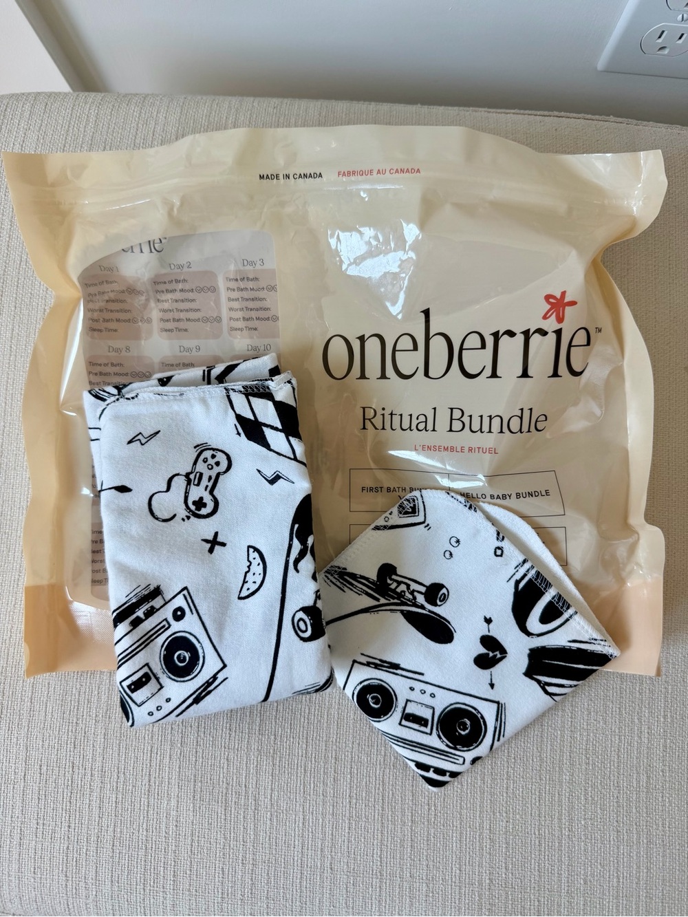 Oneberrie Bath Swaddle & Wash Cloth - Cool Dudes